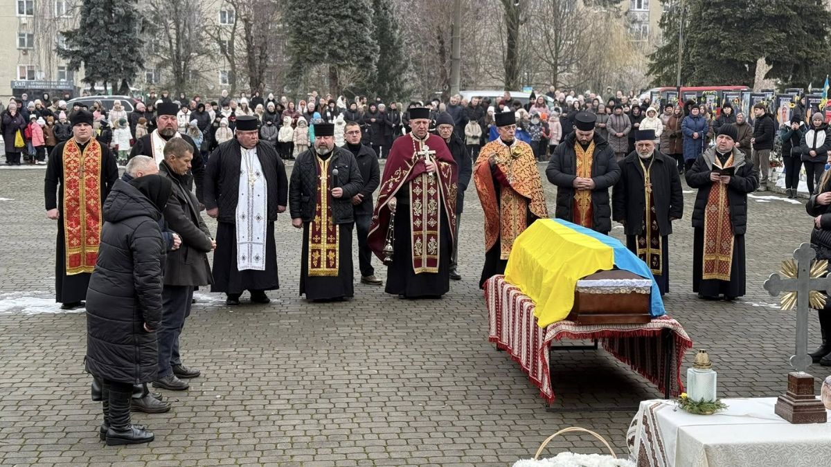 На вічний спочинок на Коломйищину повернувся захисник Анатолій Гавадзин 2