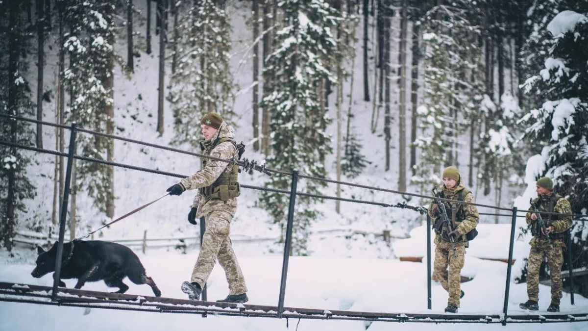 Скільки чоловіків покинули Україну з початку повномасштабного вторгнення