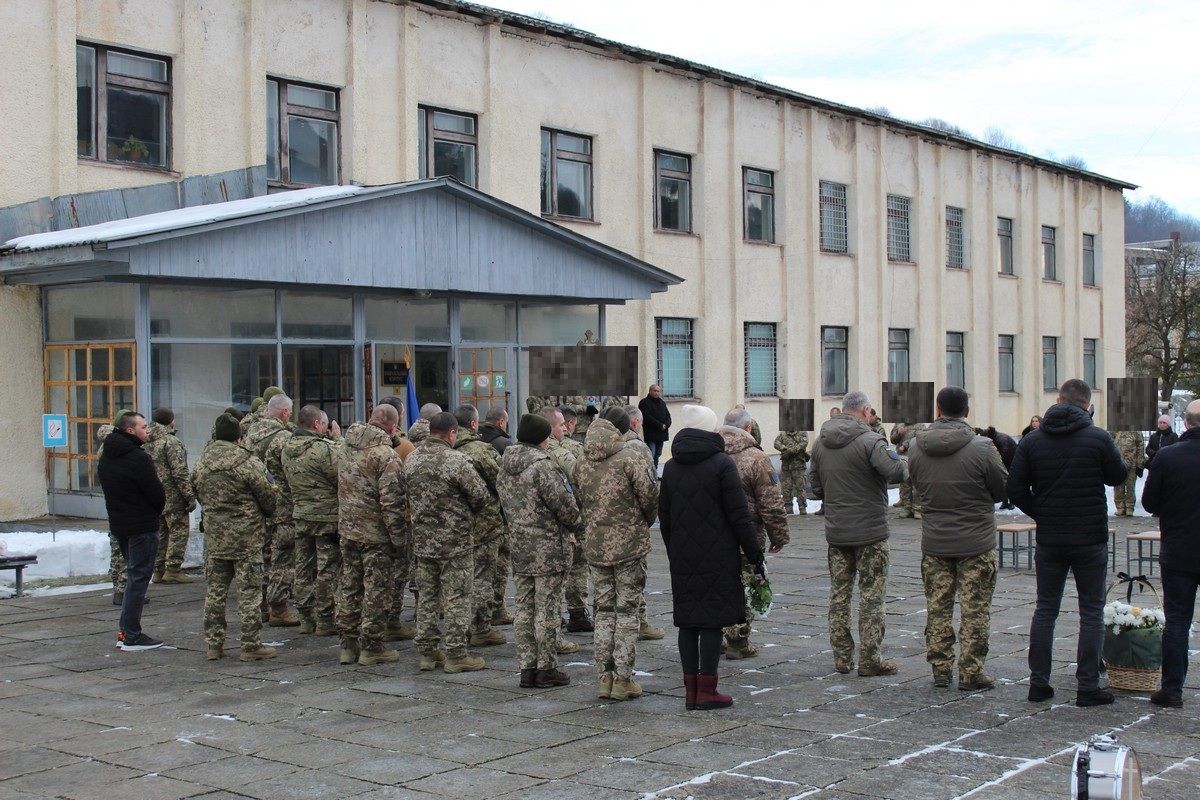 У Делятині попрощались із полеглим воїном Андрієм Романцем 1