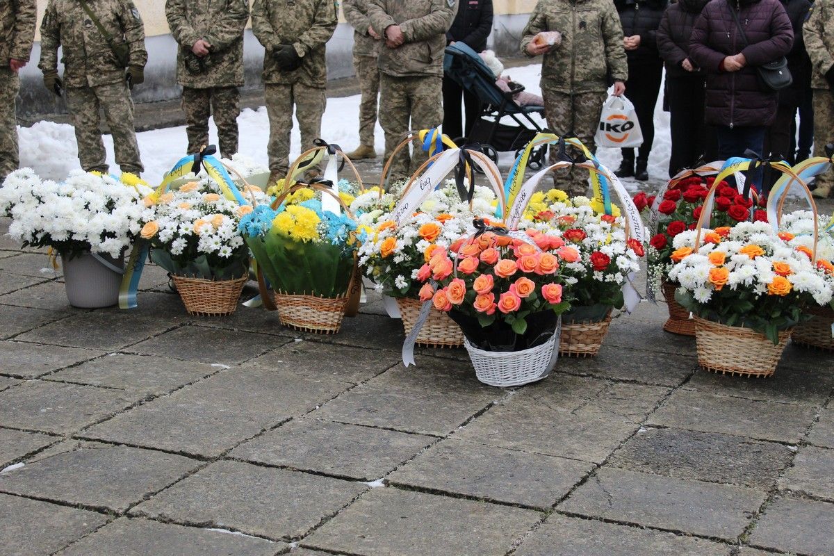 У Делятині попрощались із полеглим воїном Андрієм Романцем 4