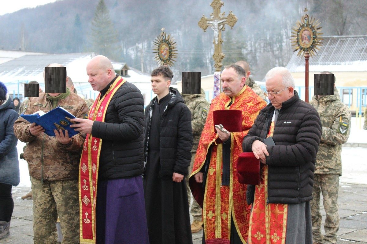 У Делятині попрощались із полеглим воїном Андрієм Романцем 7