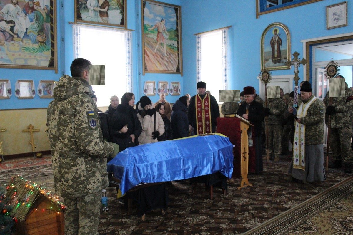 У Делятині попрощались із полеглим воїном Андрієм Романцем 13