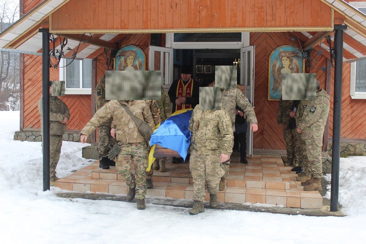 У Делятині попрощались із полеглим воїном Андрієм Романцем 14