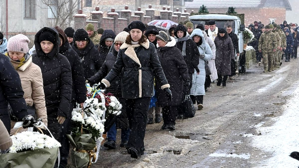 Отинійська громада попрощалася з воїном Анатолієм Гавадзином 3