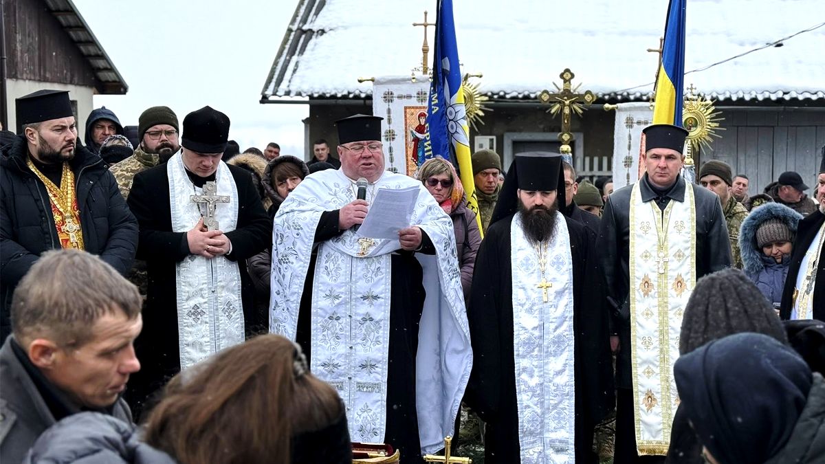 Отинійська громада попрощалася з воїном Анатолієм Гавадзином 1