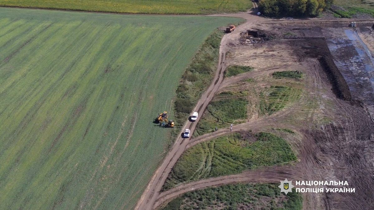 Фермер з Коломийщини викопав незаконну штучну водойму і вкрав родючий ґрунт