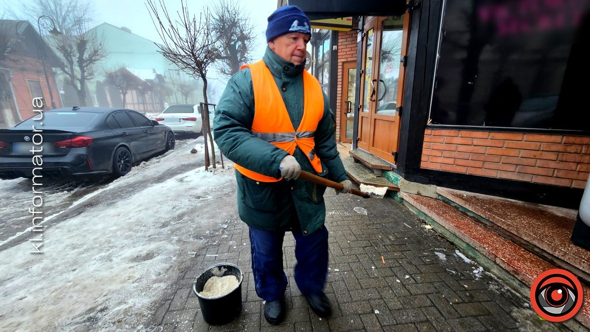 Професії | Через окупацію рідного міста Олексій оселився в Коломиї і дбає про чистоту головної вулиці міста 1