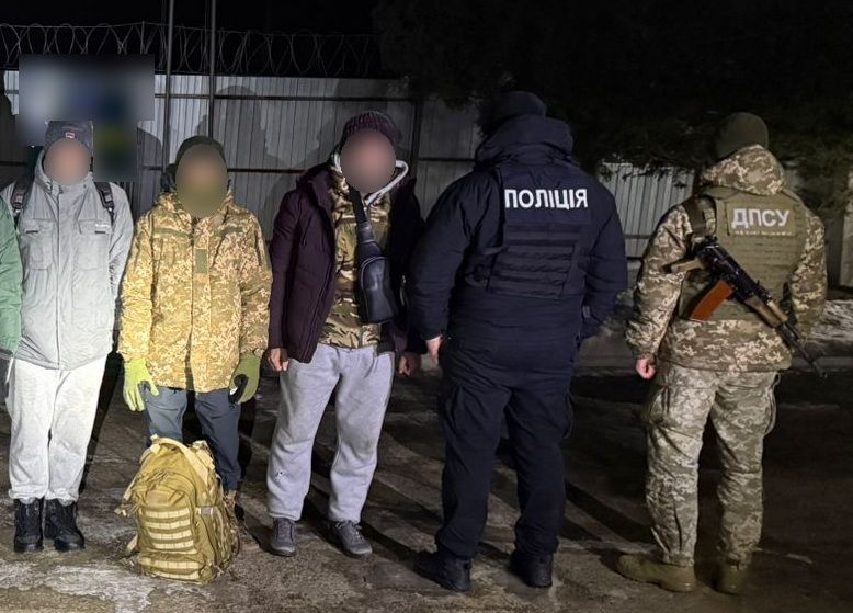 Затримані військовозобовʼязані чоловіки. Фото: Західне регіональне управління ДПСУ— Західний кордон