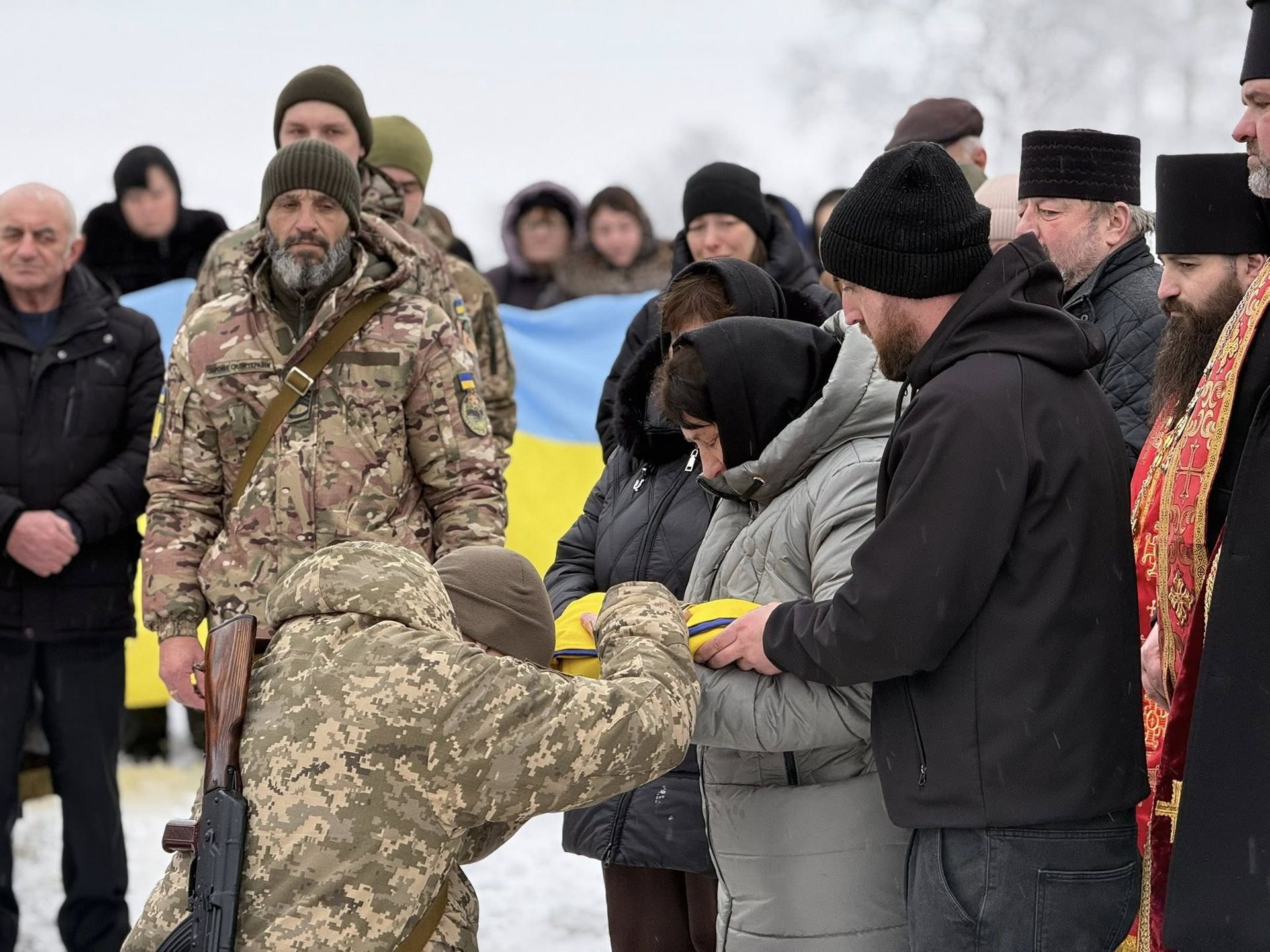 На Коломийщині попрощались із загиблим воїном Мироном Крицьким 16