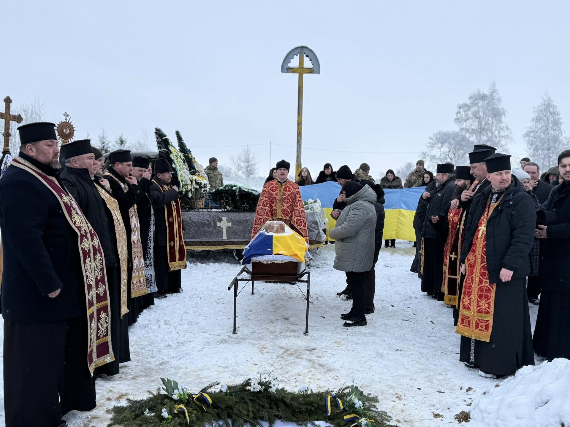 На Коломийщині попрощались із загиблим воїном Мироном Крицьким 13