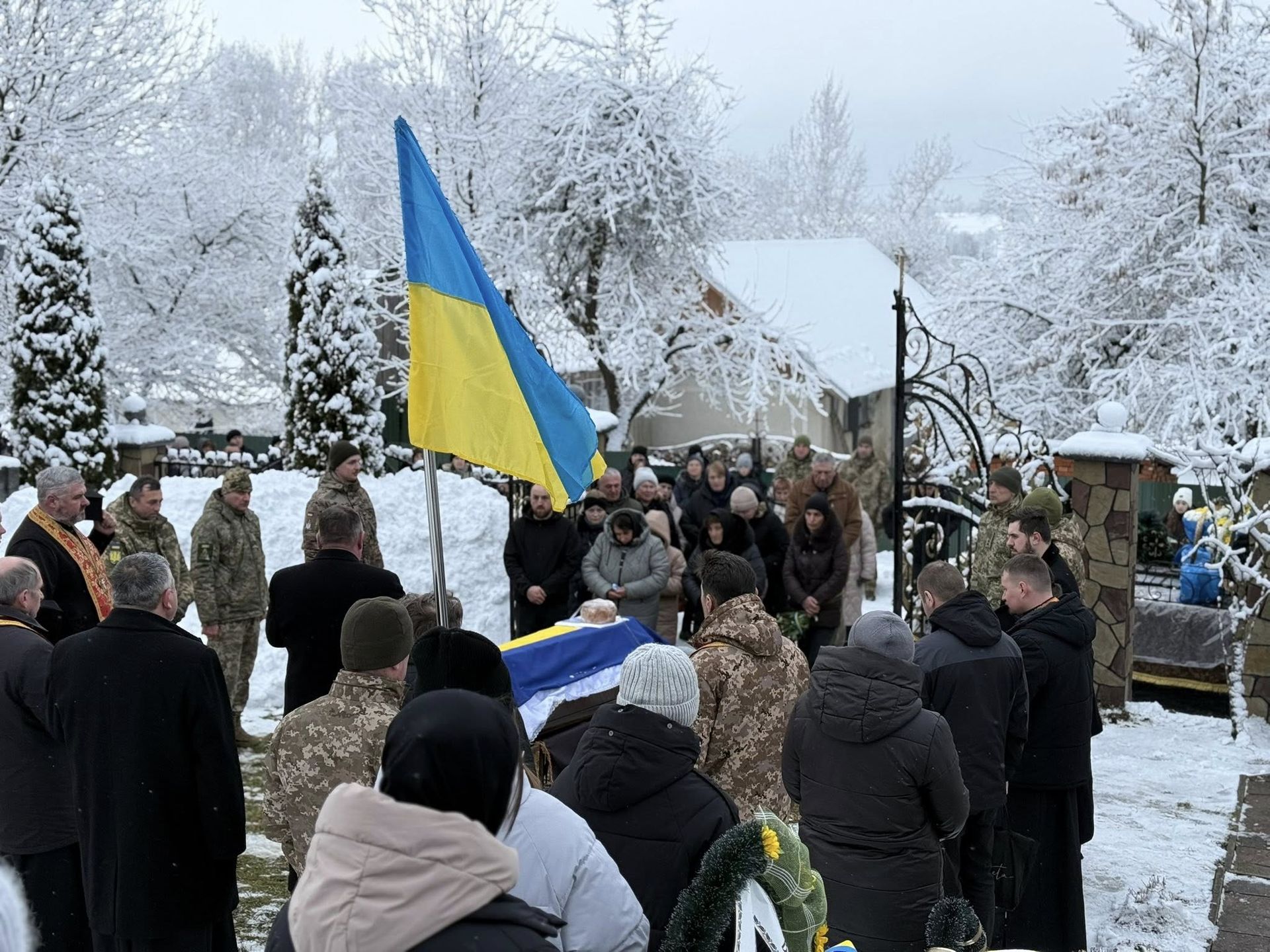 На Коломийщині попрощались із загиблим воїном Мироном Крицьким 9
