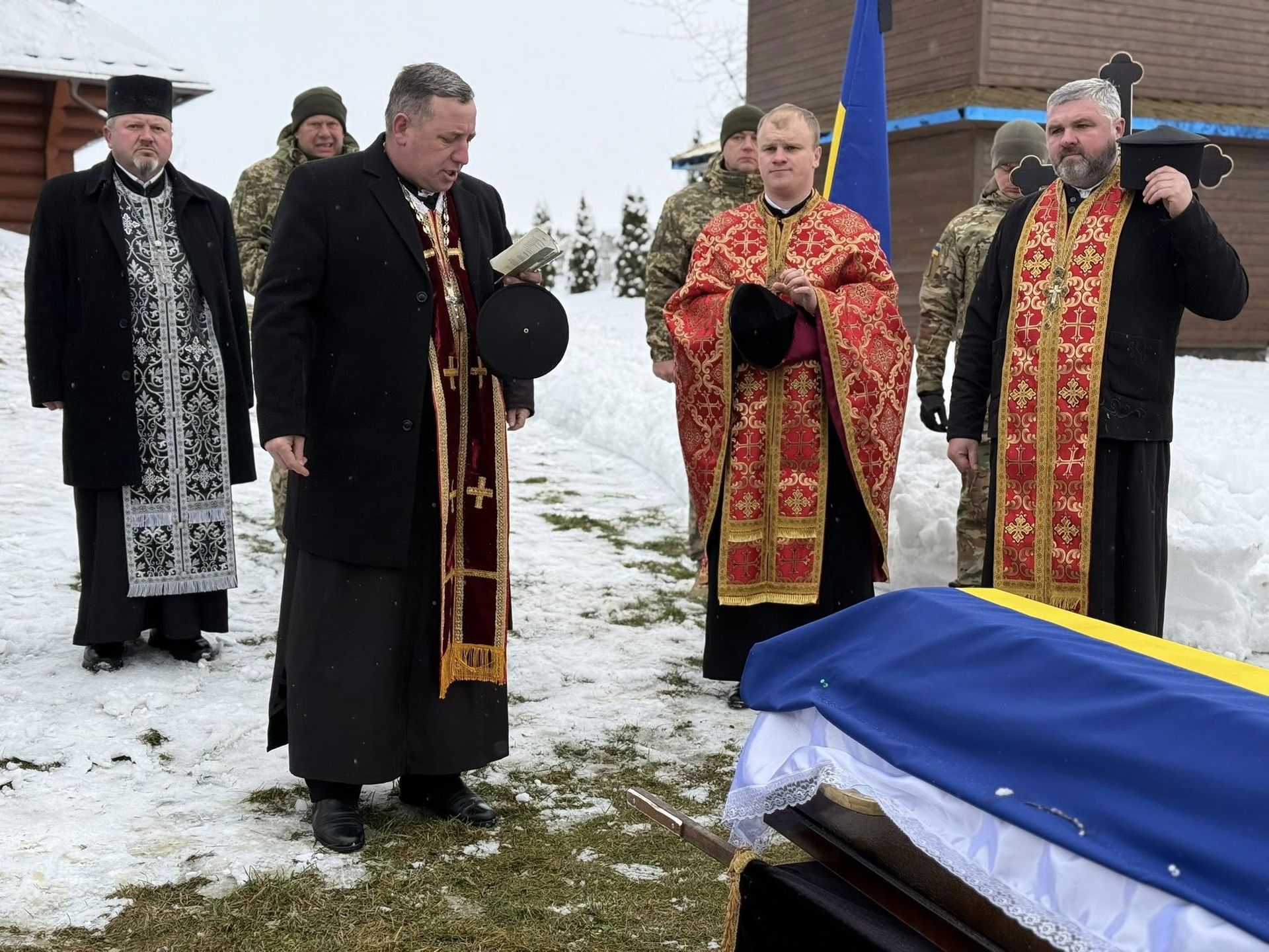 На Коломийщині попрощались із загиблим воїном Мироном Крицьким 8