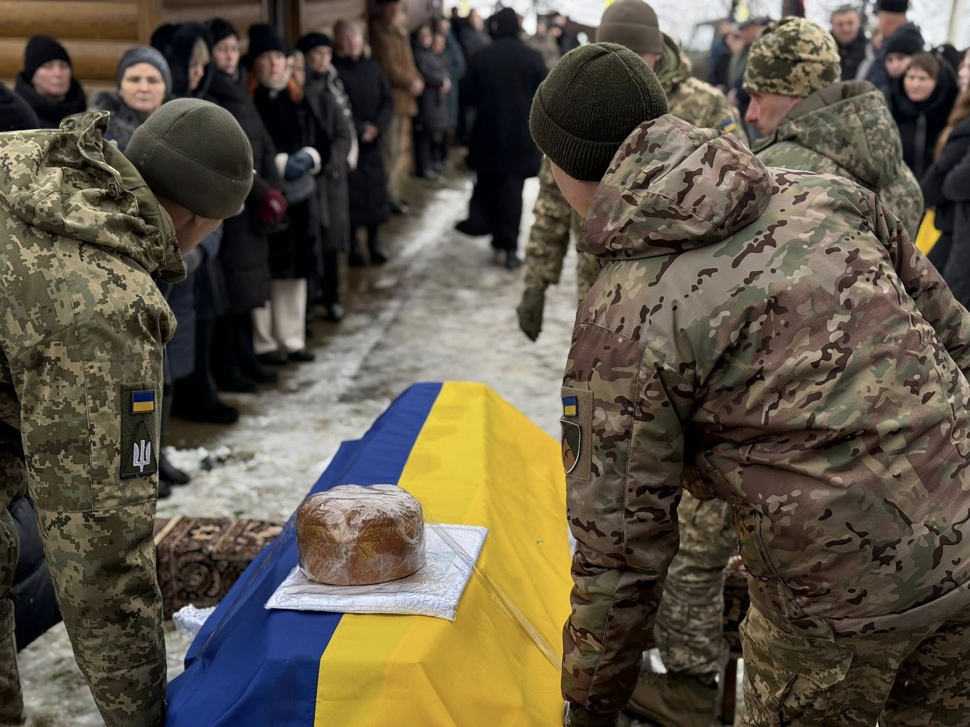 На Коломийщині попрощались із загиблим воїном Мироном Крицьким 3