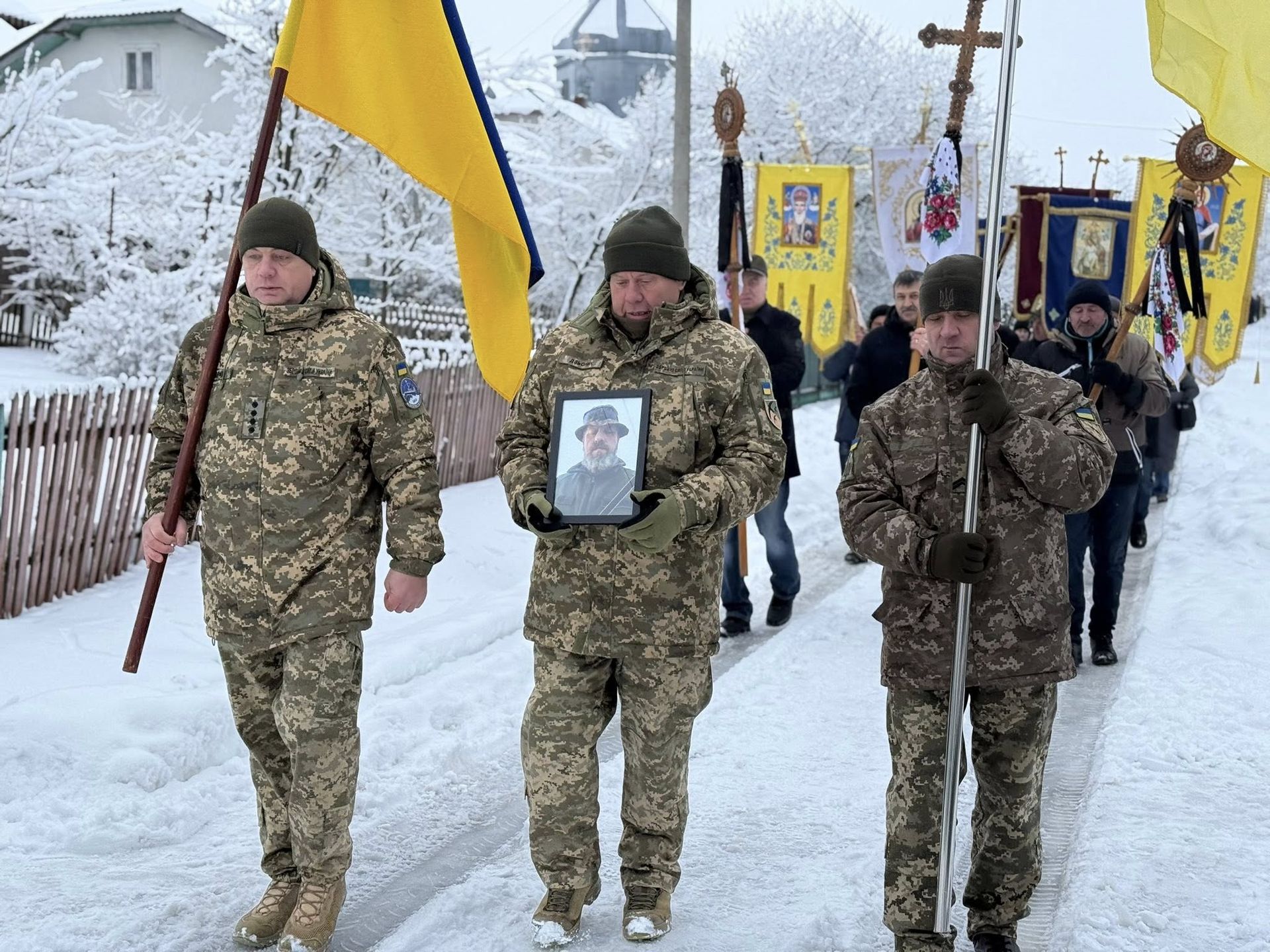 На Коломийщині попрощались із загиблим воїном Мироном Крицьким 10