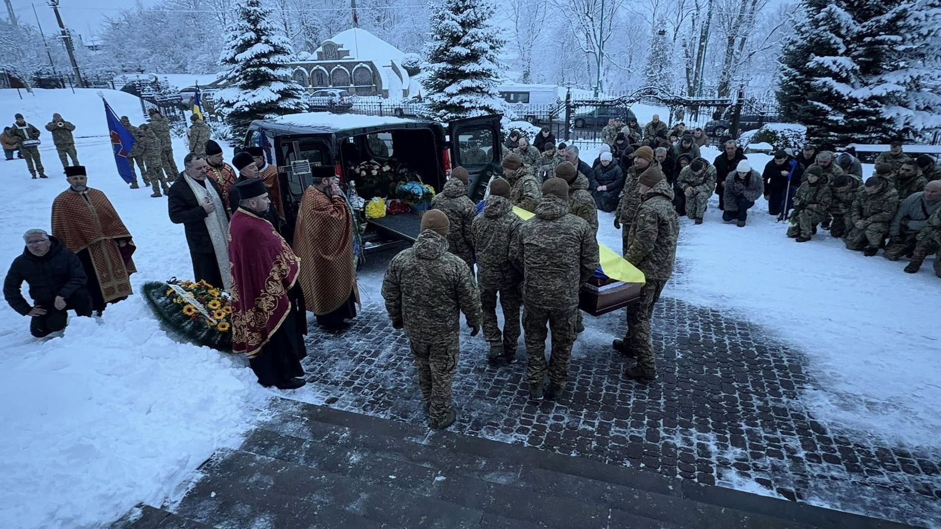 У Надвірній провели в останню дорогу полеглого воїна Андрія Марківа 1