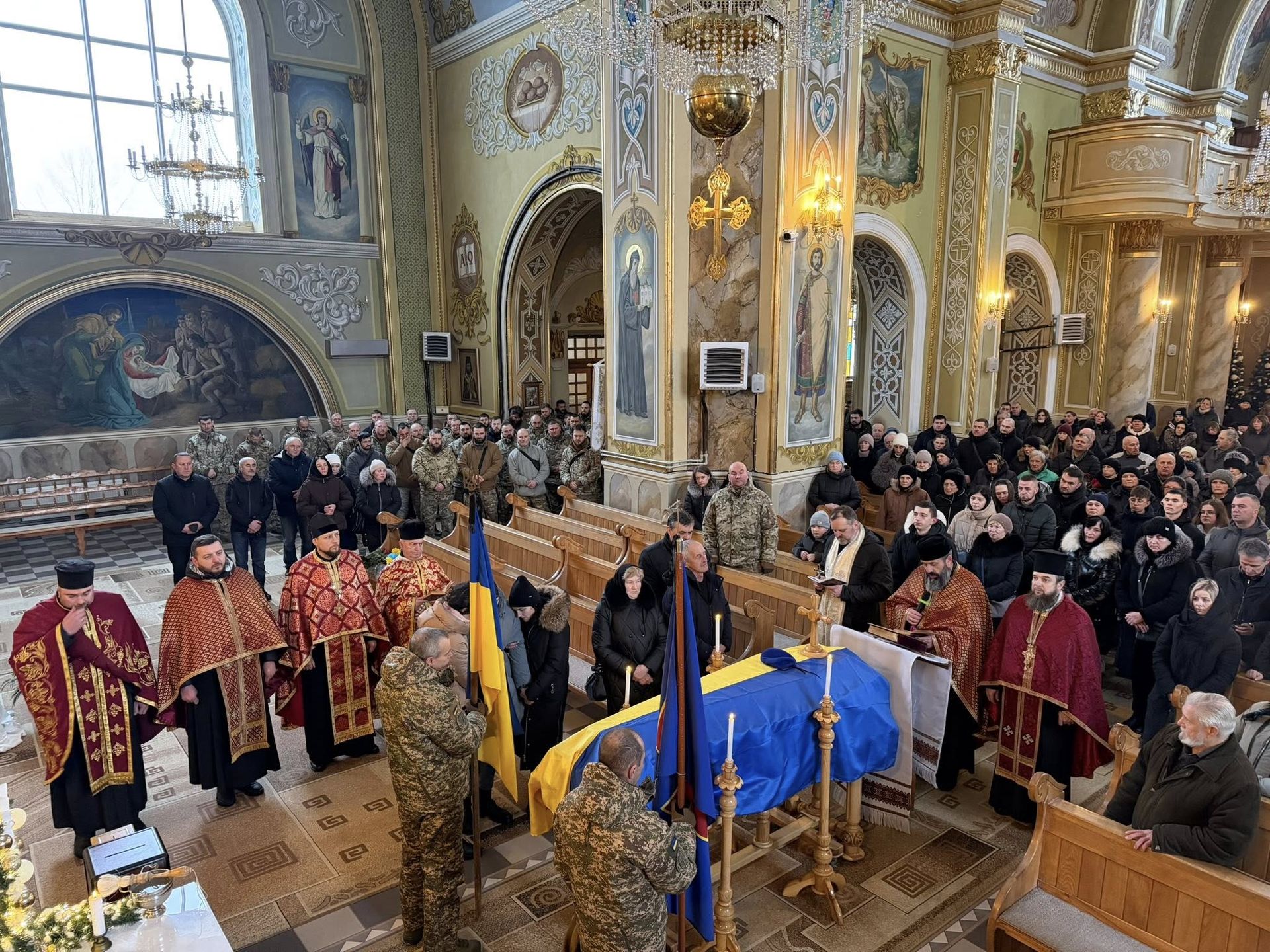 У Надвірній провели в останню дорогу полеглого воїна Андрія Марківа 4