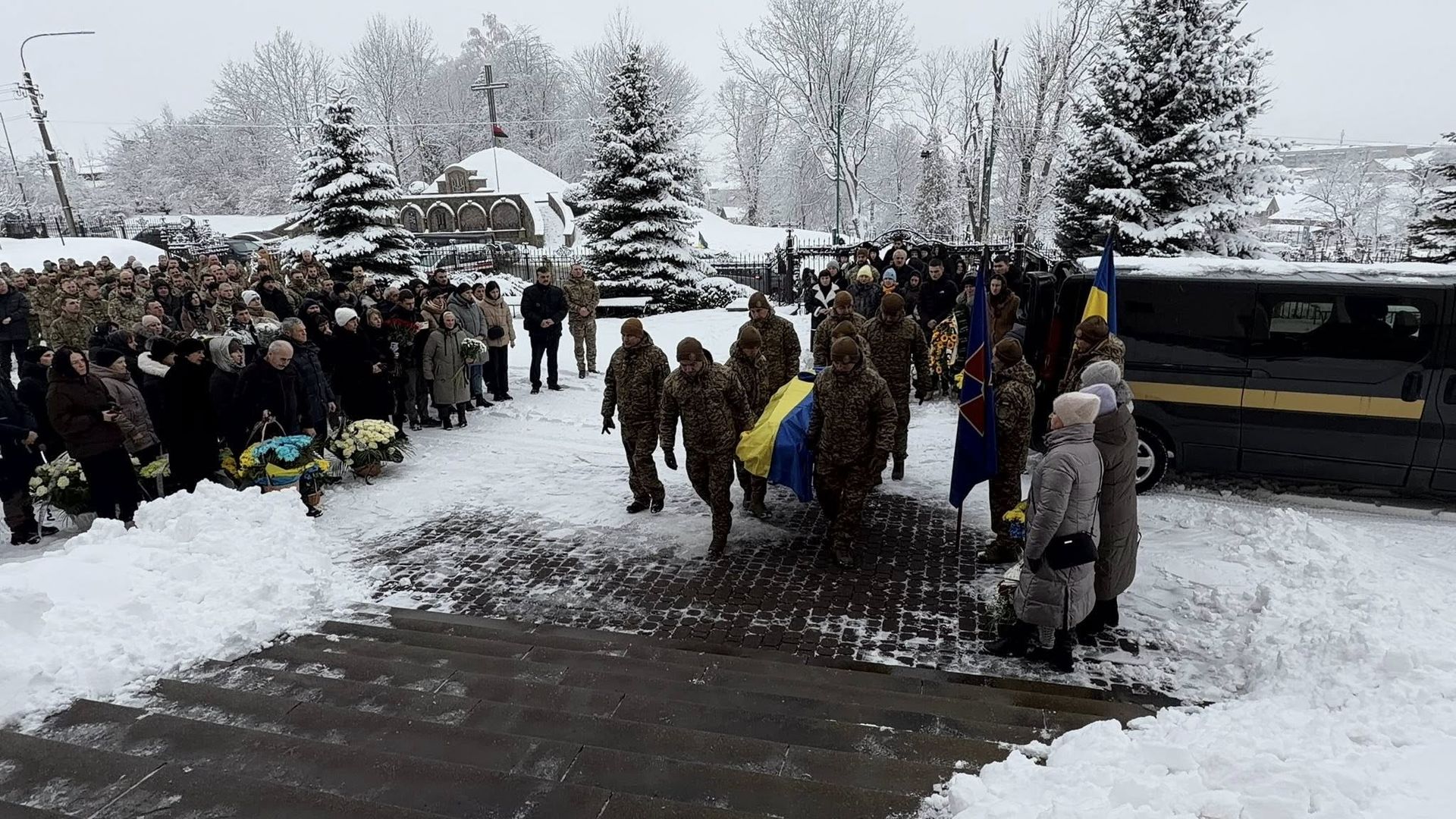 У Надвірній провели в останню дорогу полеглого воїна Андрія Марківа 5