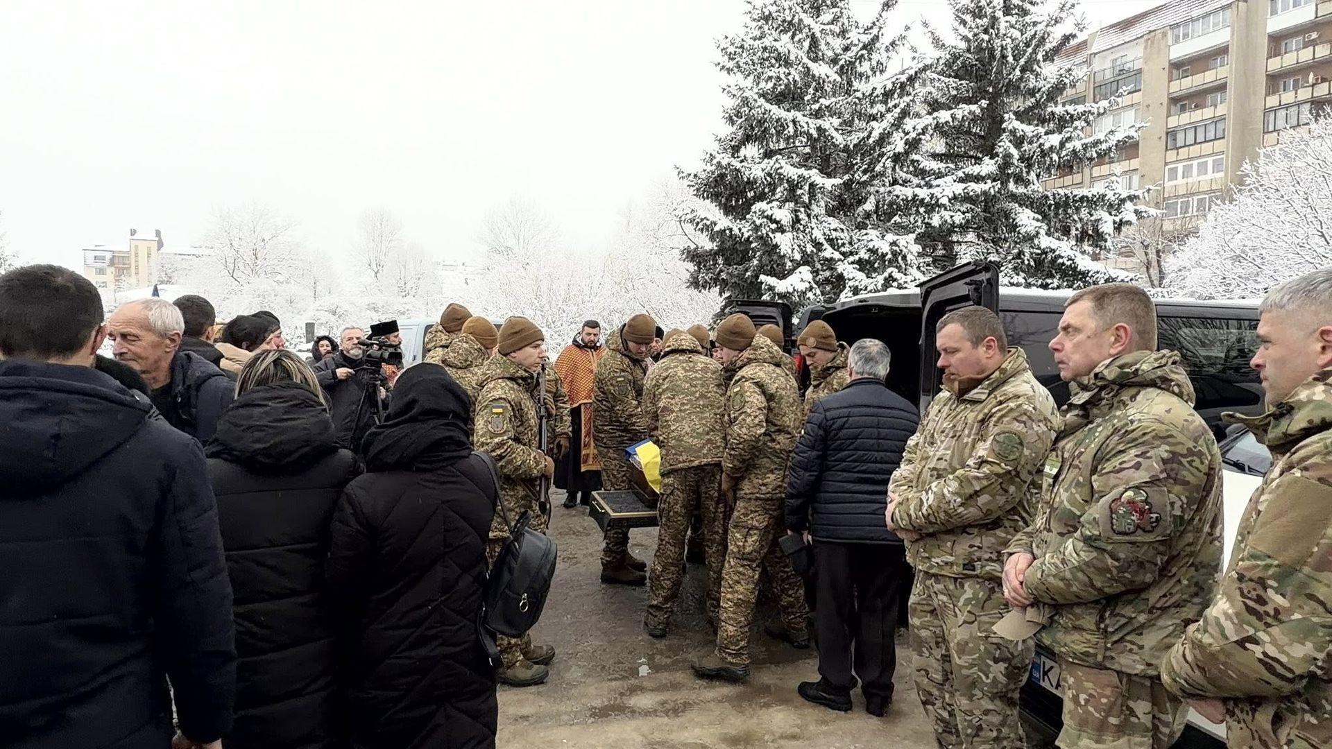 У Надвірній провели в останню дорогу полеглого воїна Андрія Марківа 8