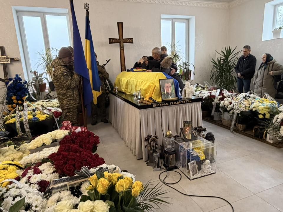 У Надвірній провели в останню дорогу полеглого воїна Андрія Марківа 10