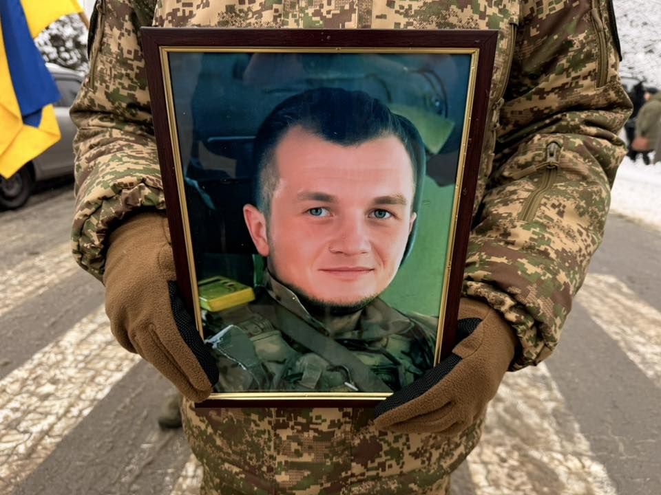 У Надвірній провели в останню дорогу полеглого воїна Андрія Марківа 12