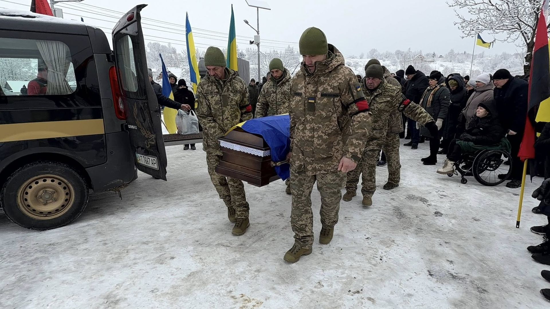 У Надвірній попрощались із загиблим воїном Володимиром Марусином 3