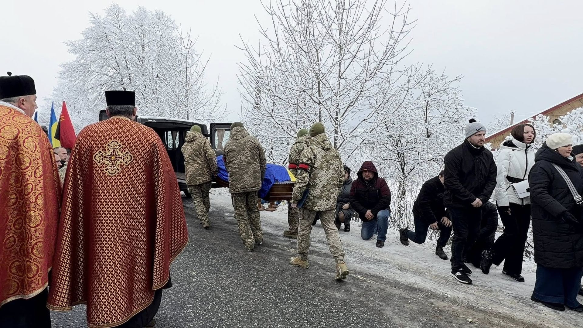 У Надвірній попрощались із загиблим воїном Володимиром Марусином 6