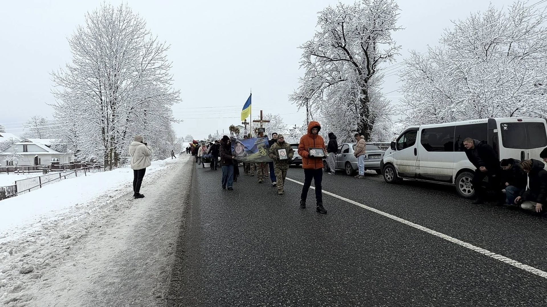 У Надвірній попрощались із загиблим воїном Володимиром Марусином 10