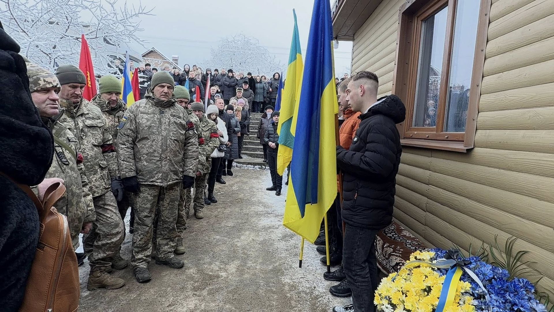 У Надвірній попрощались із загиблим воїном Володимиром Марусином 11
