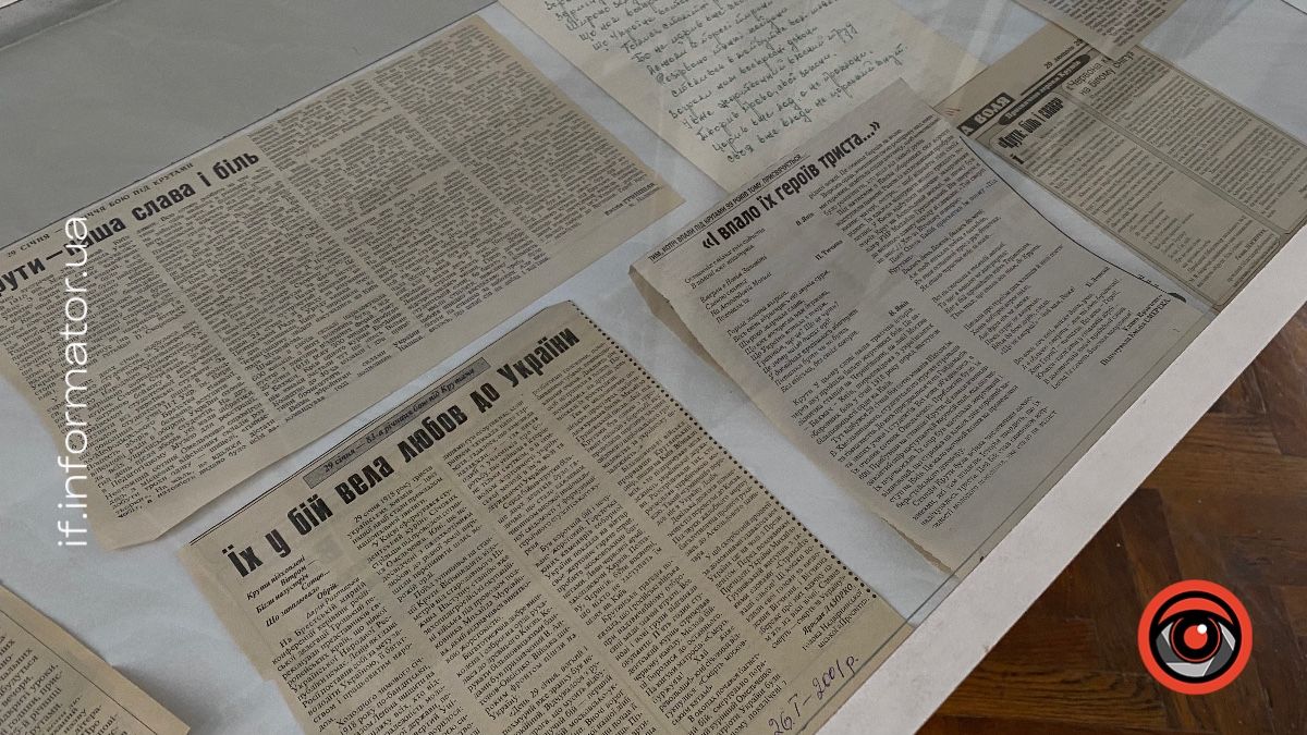 Виставка до Дня памʼяті Героїв Крут. Фото: Інформатор Івано-Франківськ