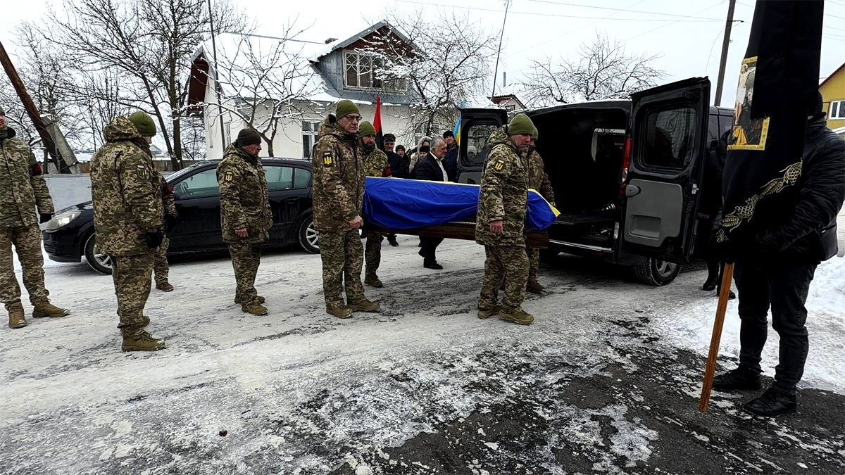 В останню путь на Надвірнянщині провели Ігоря Молотковського 6