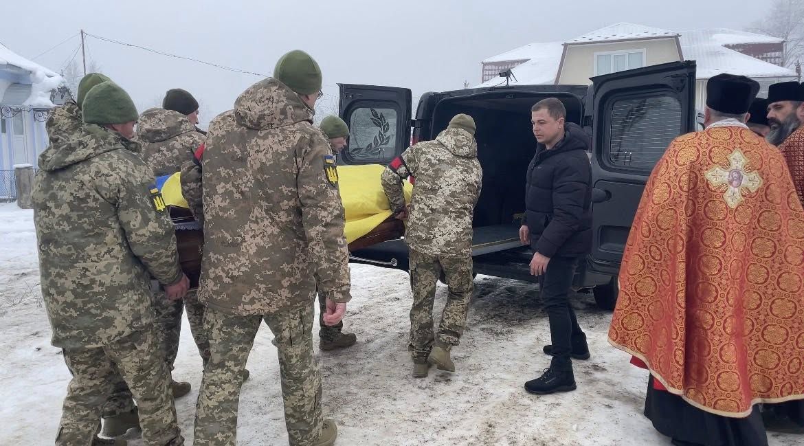У Надвірнянській громаді попрощались із полеглим Героєм Едуардом Богачуком 9