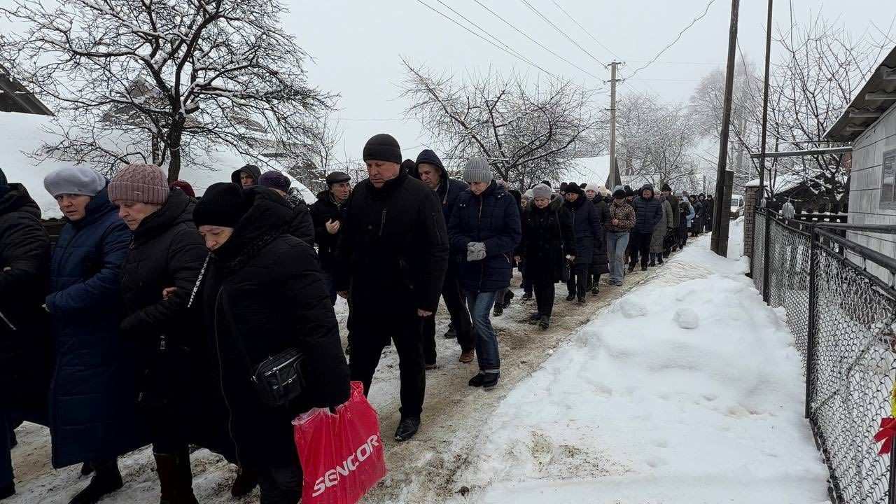 У Надвірнянській громаді попрощались із полеглим Героєм Едуардом Богачуком 11
