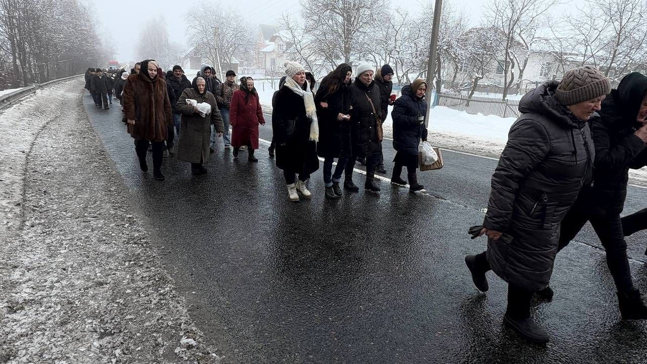 У Надвірнянській громаді попрощались із полеглим Героєм Едуардом Богачуком 12