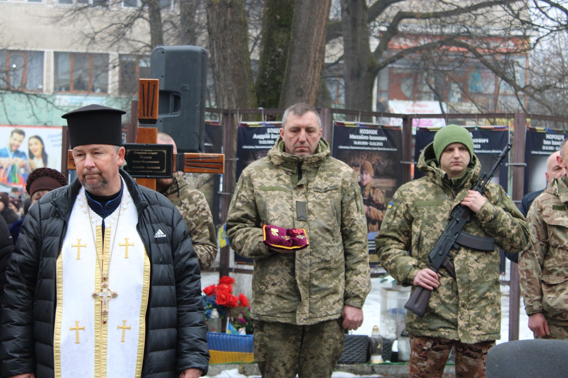 У Верховині провели в останню дорогу померлого воїна Петра Кузика 8