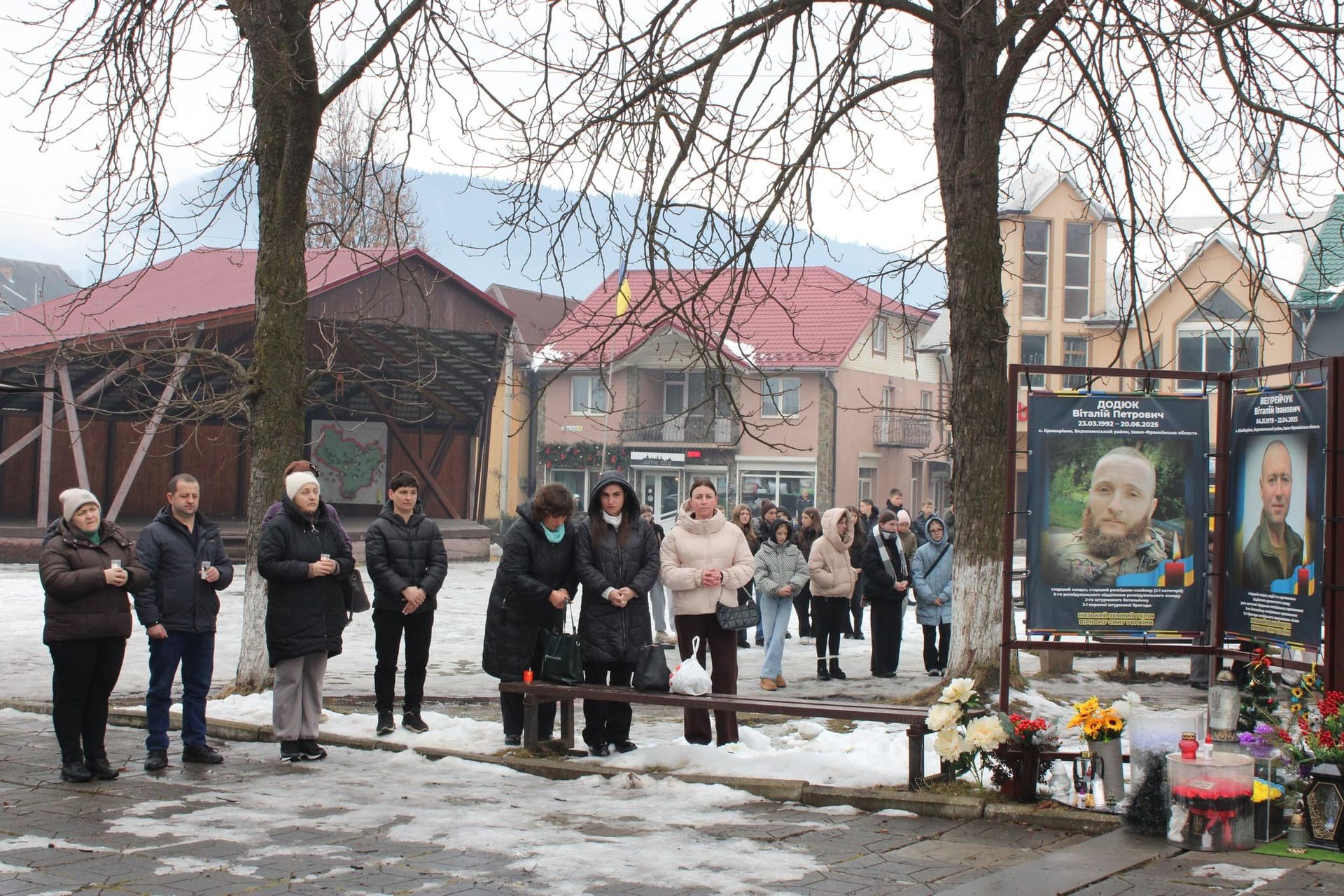 У Верховині провели в останню дорогу померлого воїна Петра Кузика 15