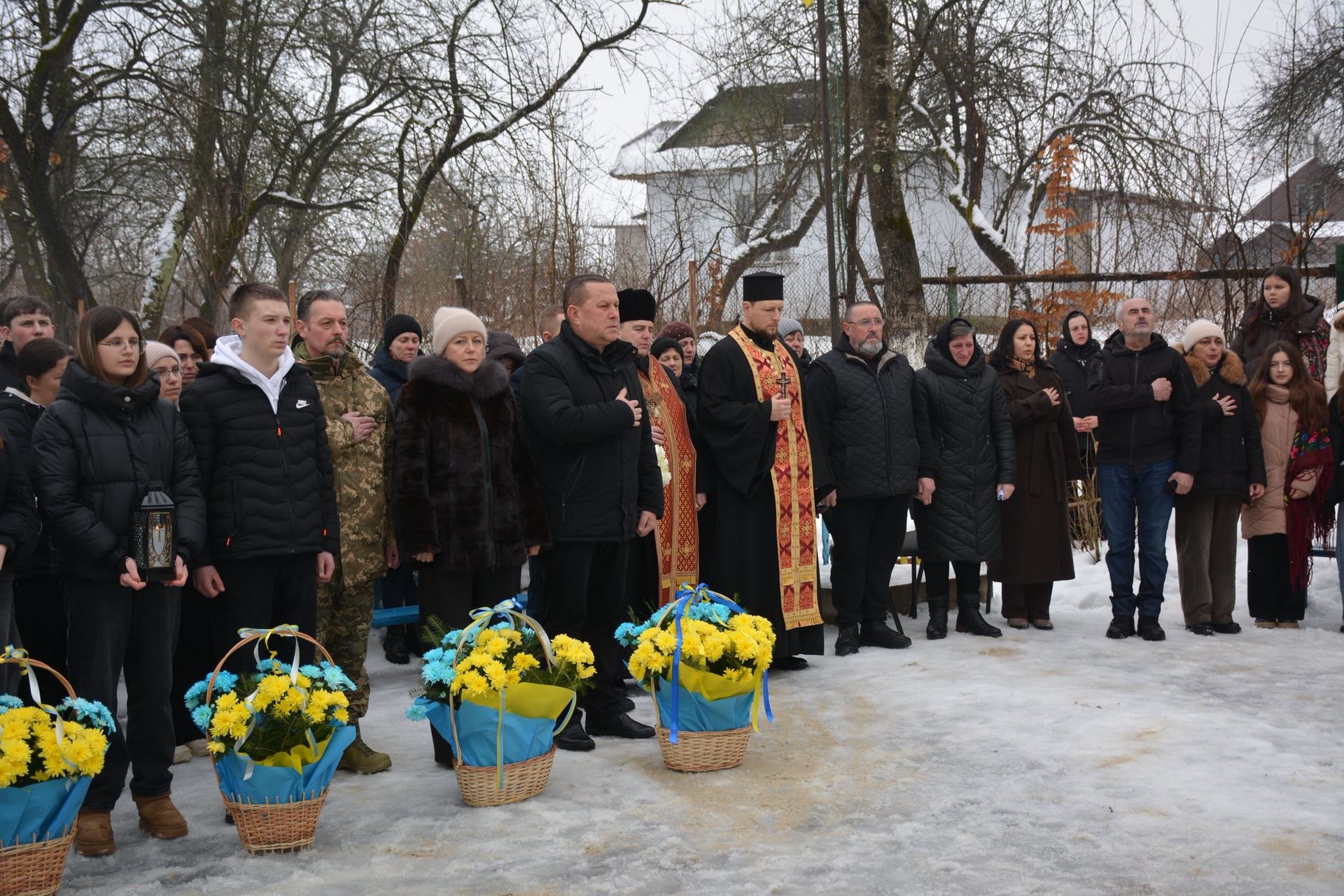 На Надвірнянщині відкрили памʼятну дошку полеглому захиснику Андрію Демидюку 2