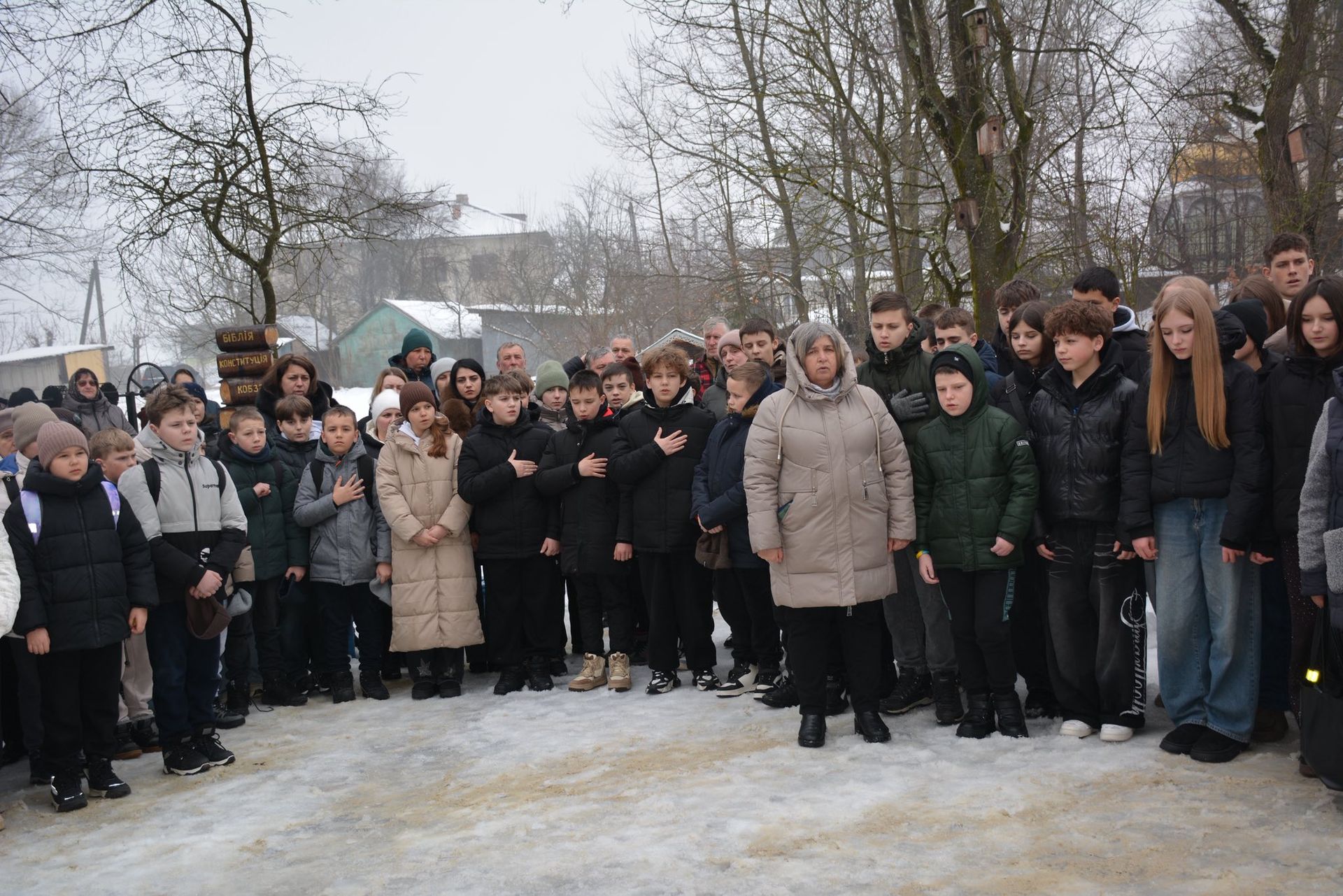 На Надвірнянщині відкрили памʼятну дошку полеглому захиснику Андрію Демидюку 4