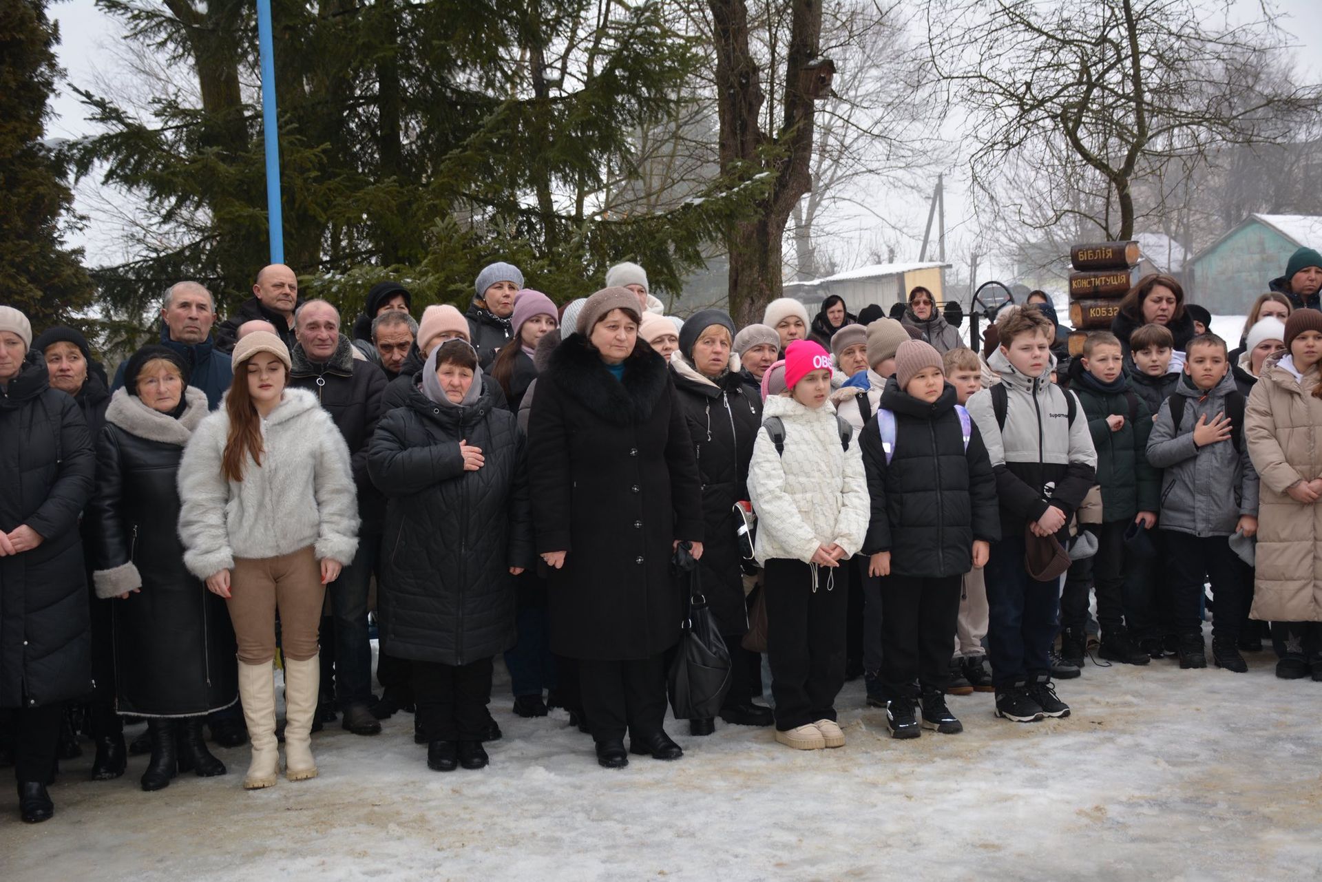 На Надвірнянщині відкрили памʼятну дошку полеглому захиснику Андрію Демидюку 5