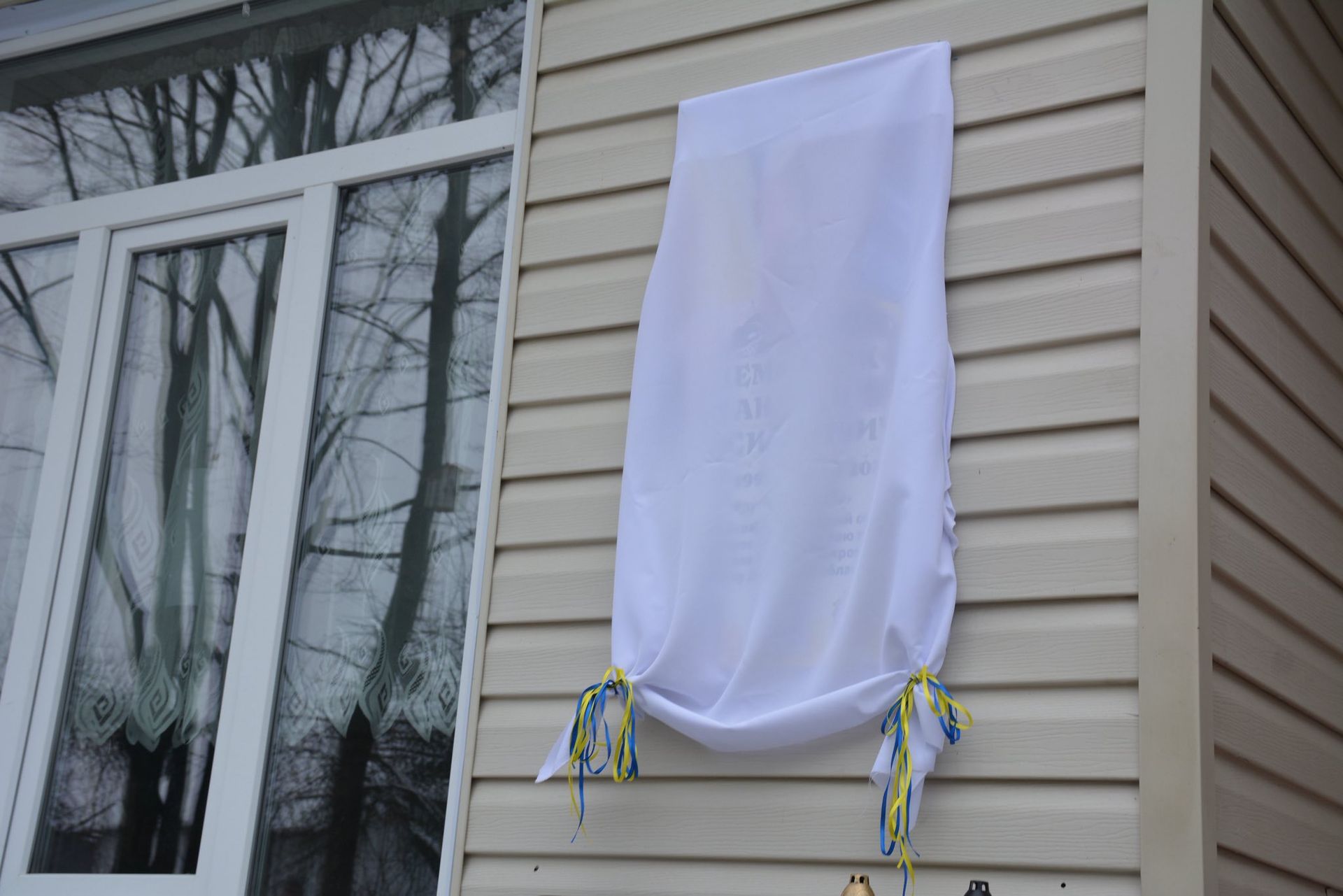 На Надвірнянщині відкрили памʼятну дошку полеглому захиснику Андрію Демидюку 8