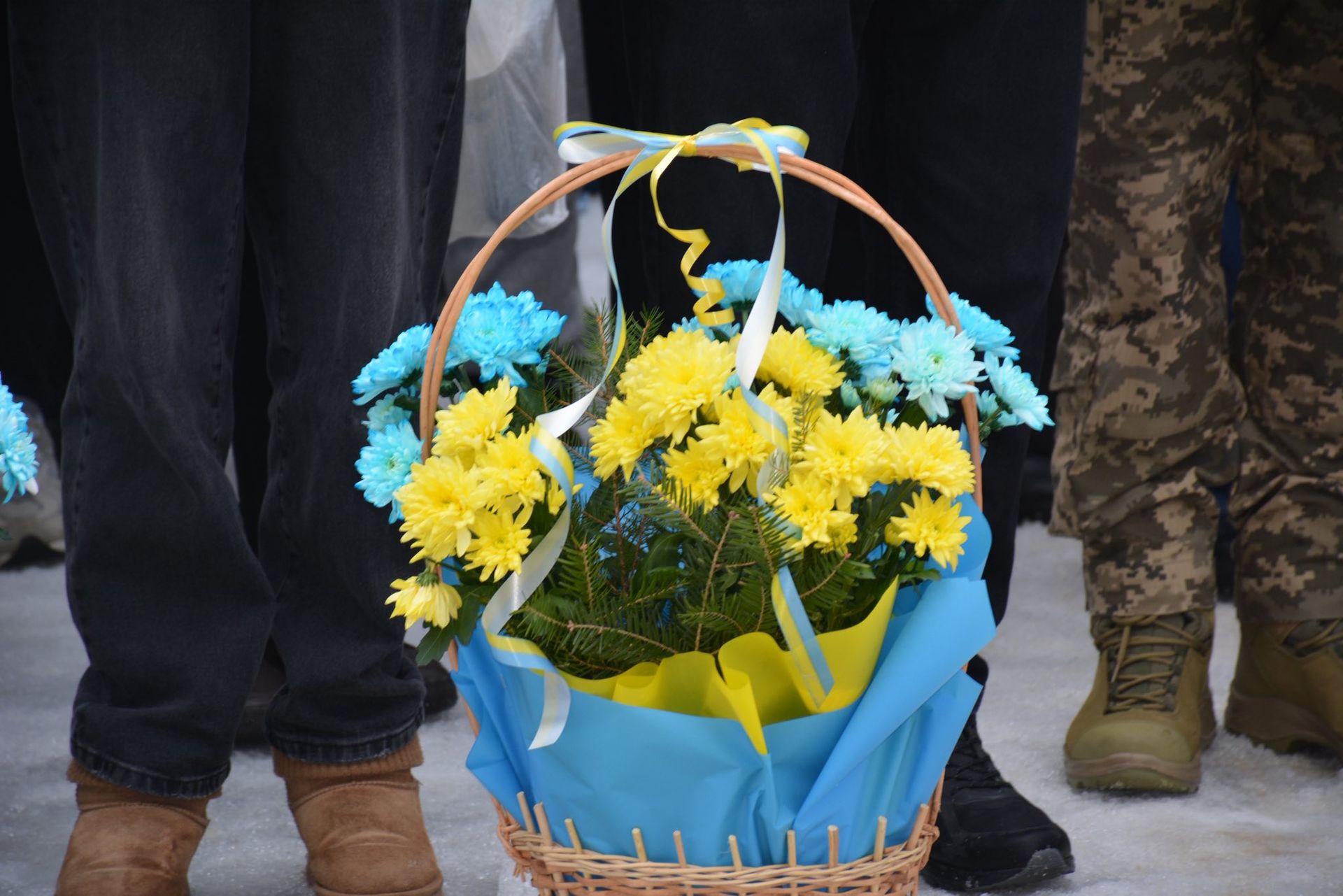 На Надвірнянщині відкрили памʼятну дошку полеглому захиснику Андрію Демидюку 11