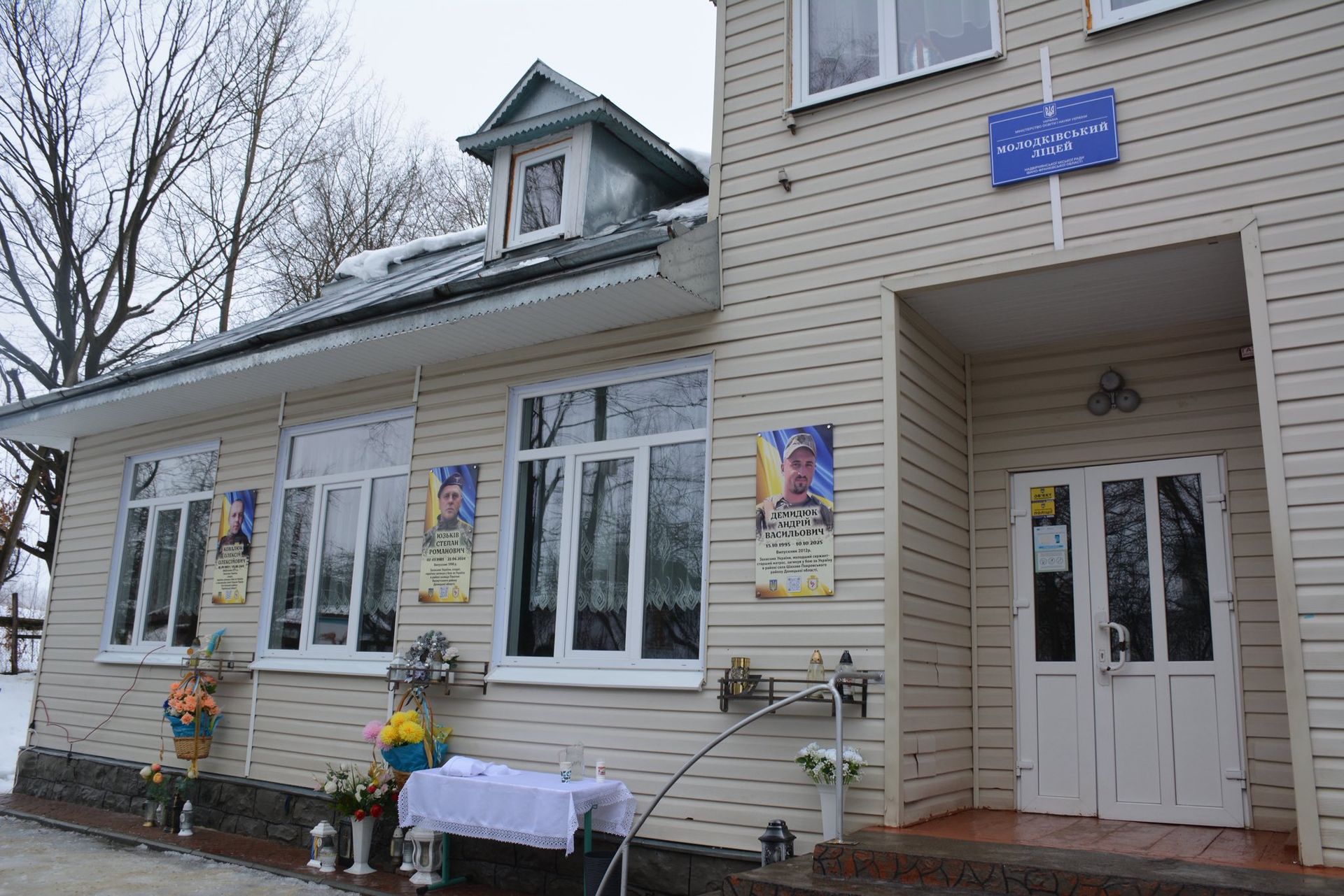 На Надвірнянщині відкрили памʼятну дошку полеглому захиснику Андрію Демидюку 13