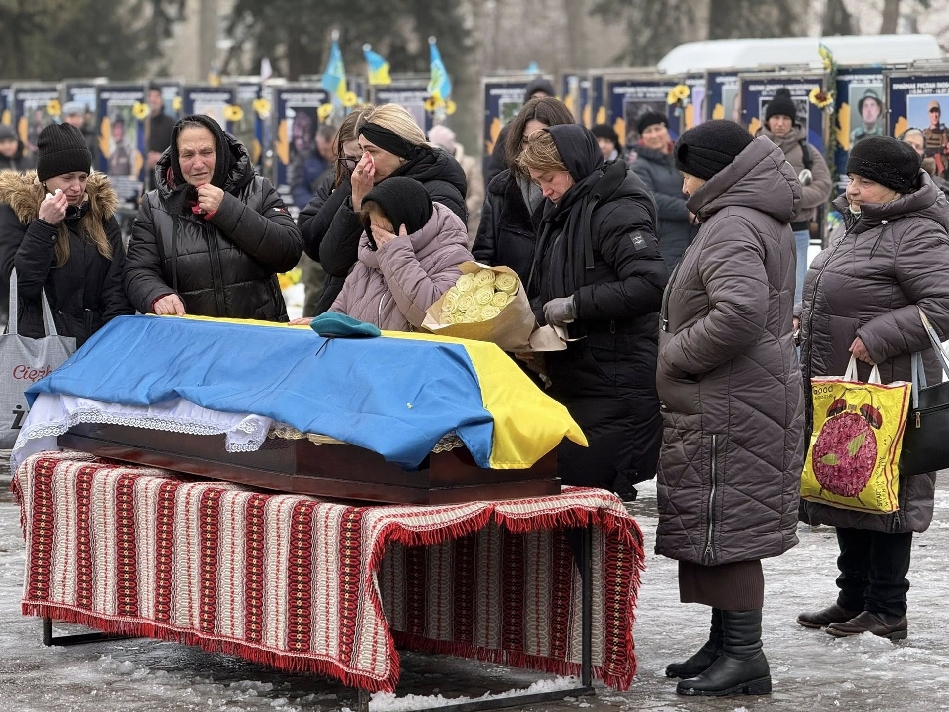 На Коломийщині попрощались із загиблим Героєм Іваном Романюком 3