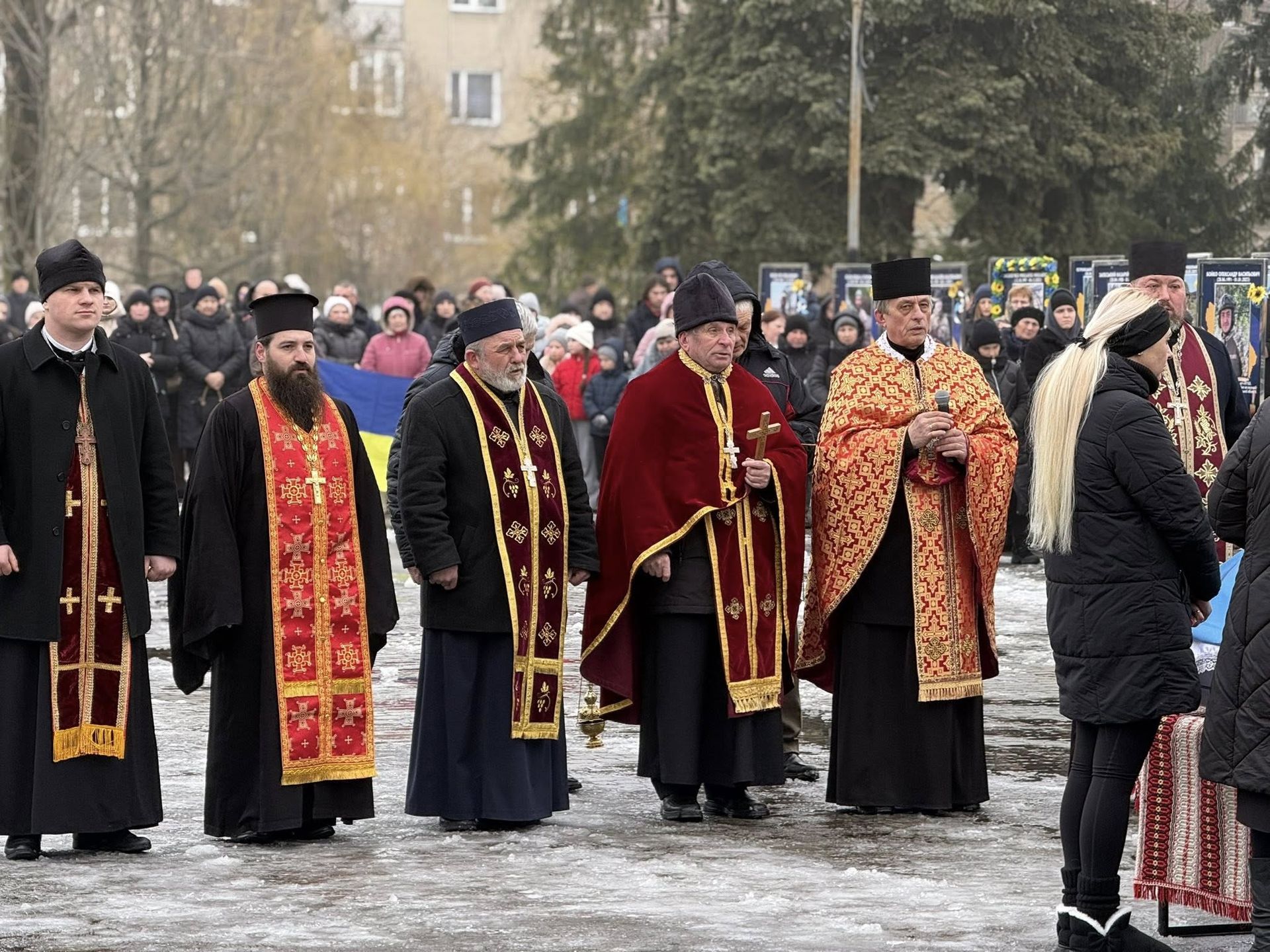 На Коломийщині попрощались із загиблим Героєм Іваном Романюком 5