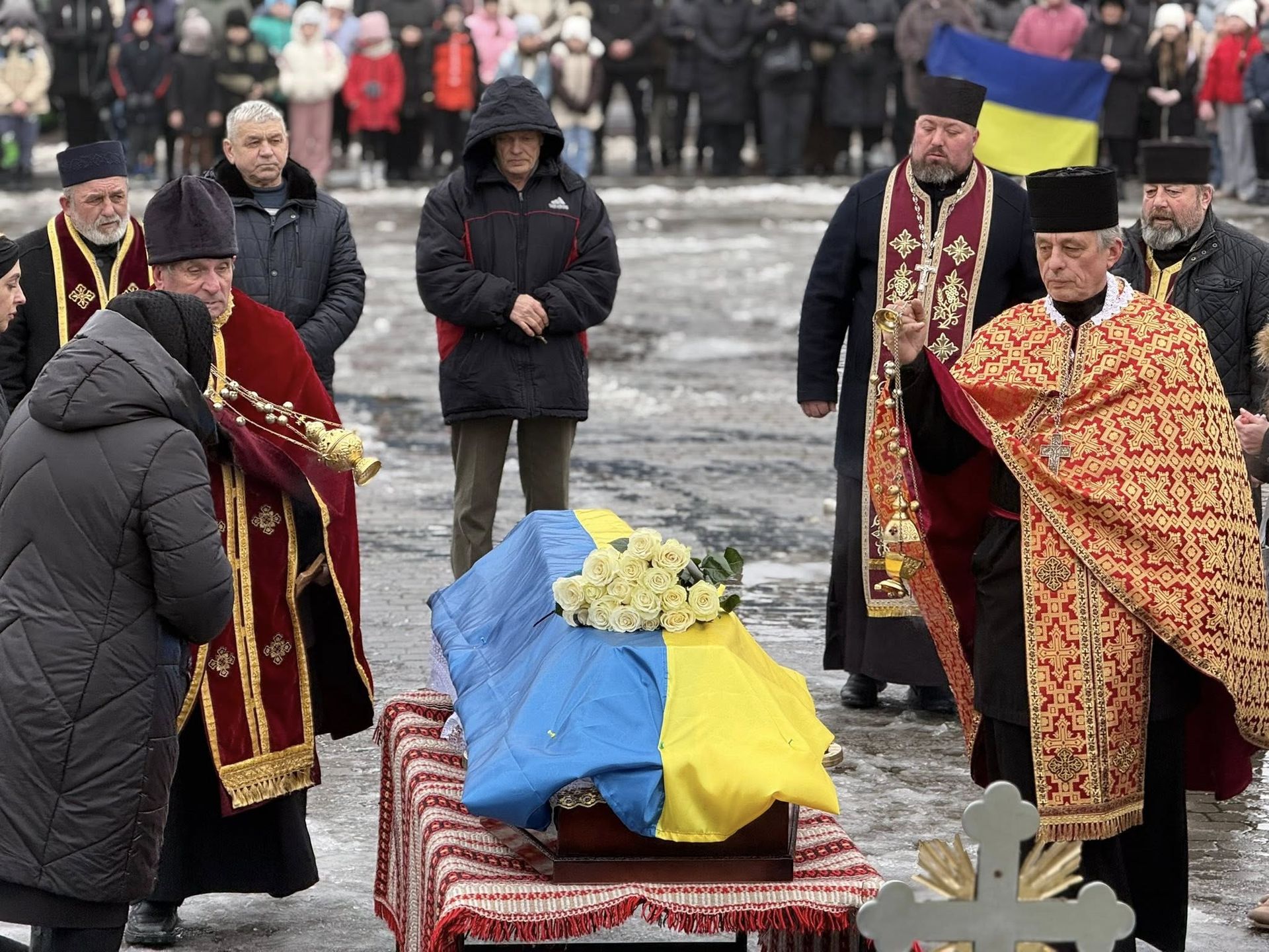 На Коломийщині попрощались із загиблим Героєм Іваном Романюком 6