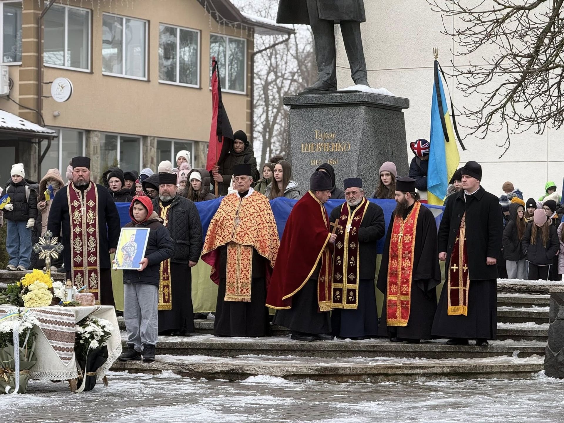 На Коломийщині попрощались із загиблим Героєм Іваном Романюком 9