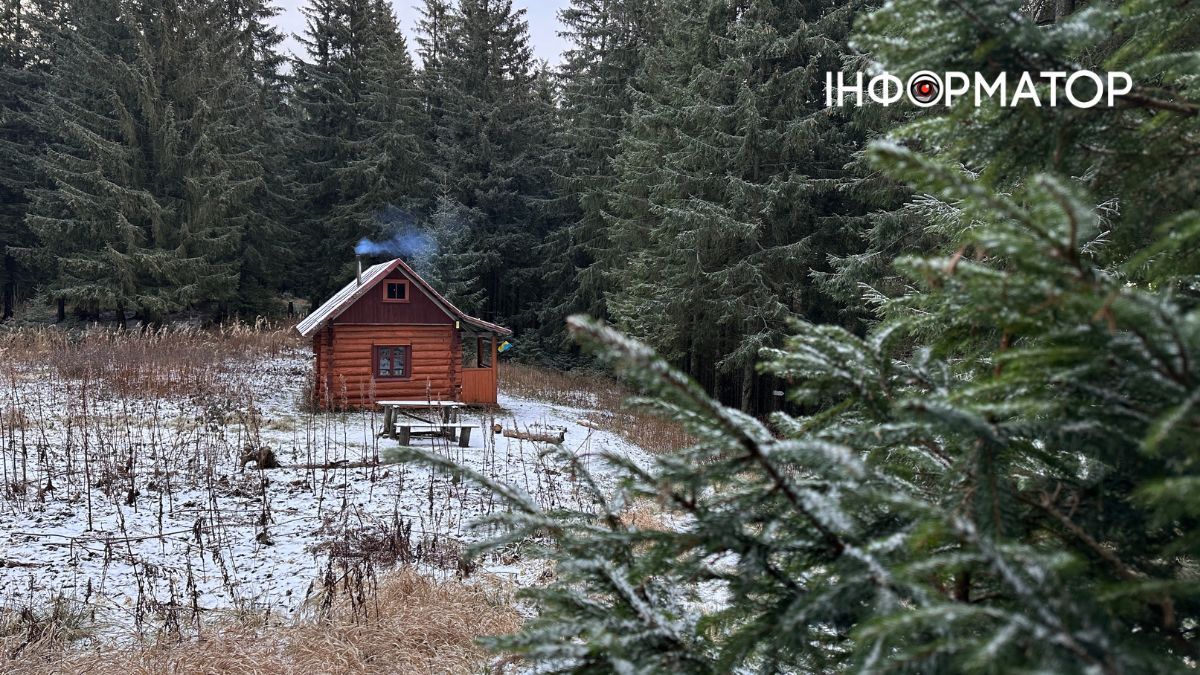 Оновлений прихисток "Під Конем" на маршруті до гори Грофа неподалік Осмолоди