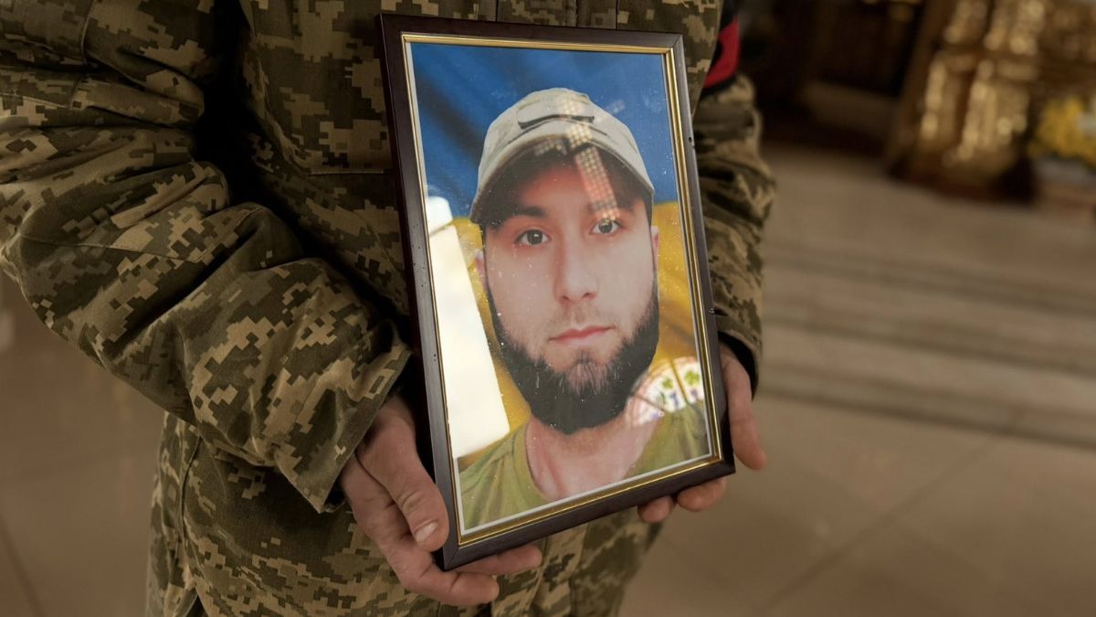 Надвірнянська громада попрощалася з полеглим Захисником Костянтином Замулінським