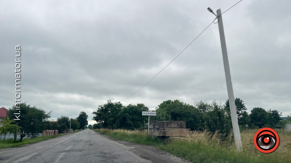 На свій страх в ризик: школярі села Саджавка ходять до школи вздовж траси 1