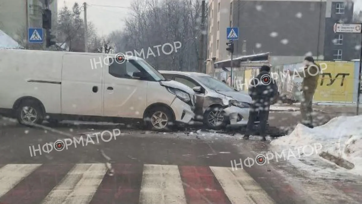 На перехресті Шкрумеляка-Чайковського у Коломиї зіткнулися автівки