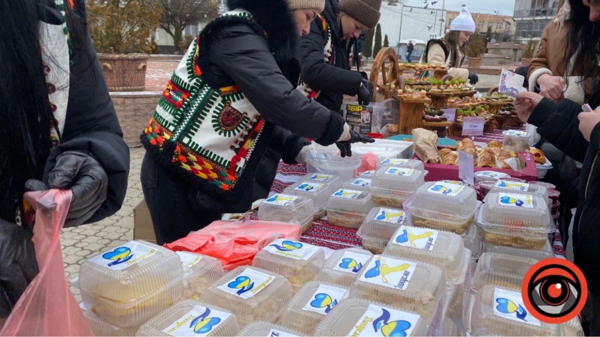 Благодійний ярмарок у Надвірній на підтримку ЗСУ